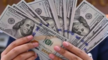 تحركات مفاجئة في سعر الدولار ببعض البنوك المصرية خلال تعاملات يوم الجمعة